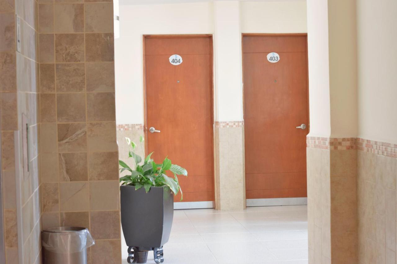 Hotel Niza Zona Piel Leon Exterior photo