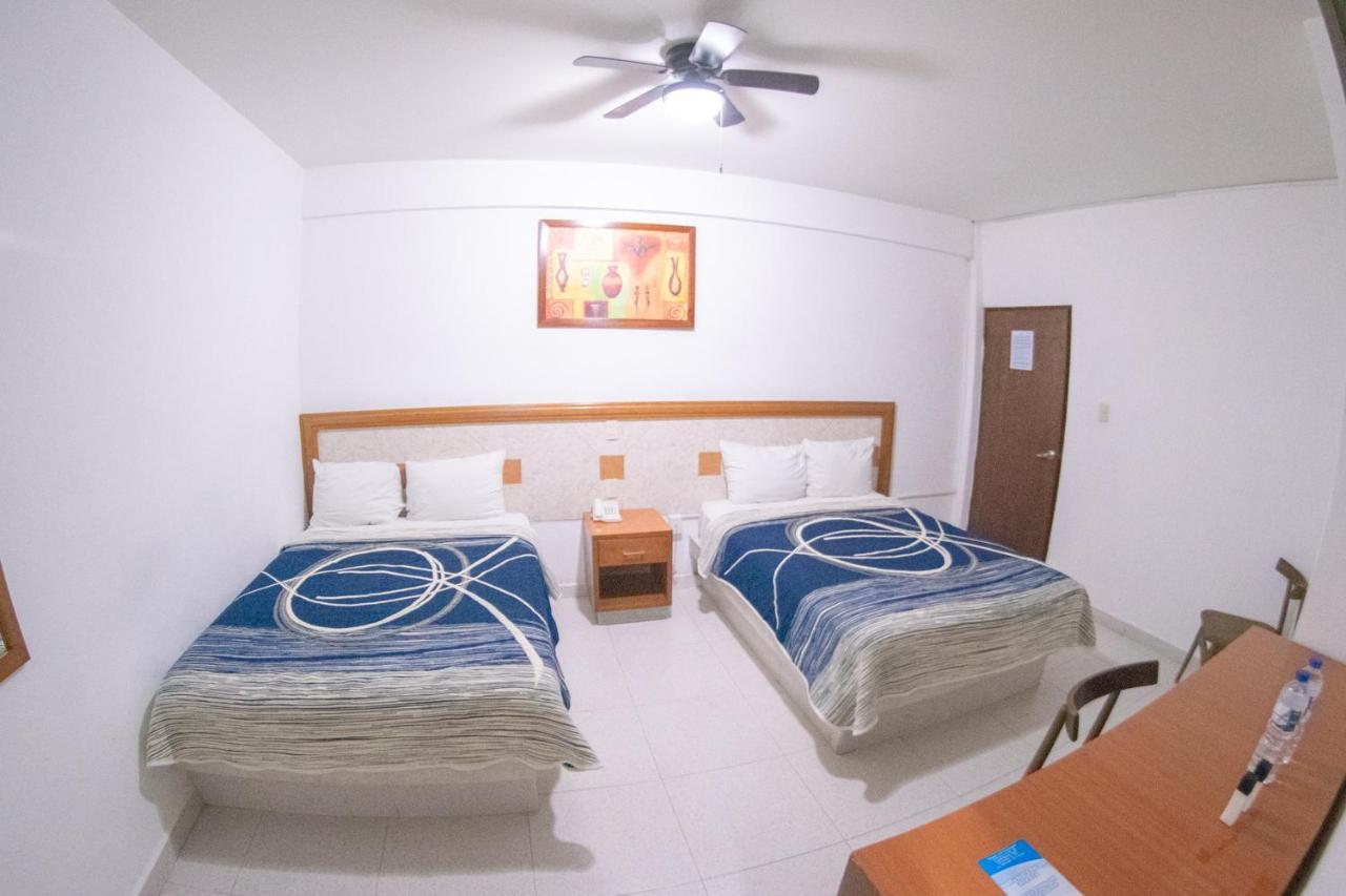 Hotel Niza Zona Piel Leon Exterior photo