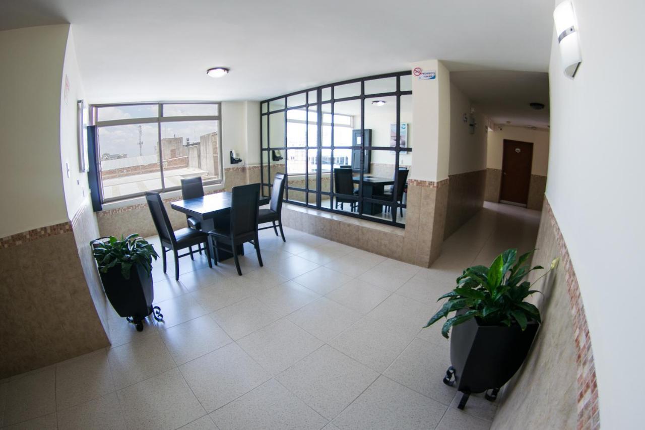 Hotel Niza Zona Piel Leon Exterior photo