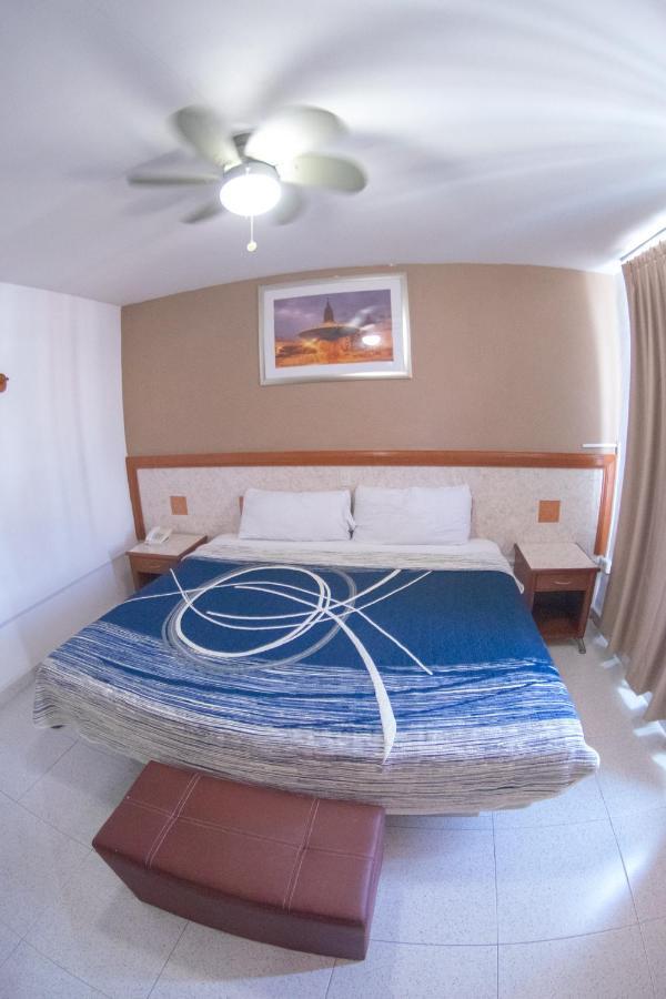 Hotel Niza Zona Piel Leon Exterior photo
